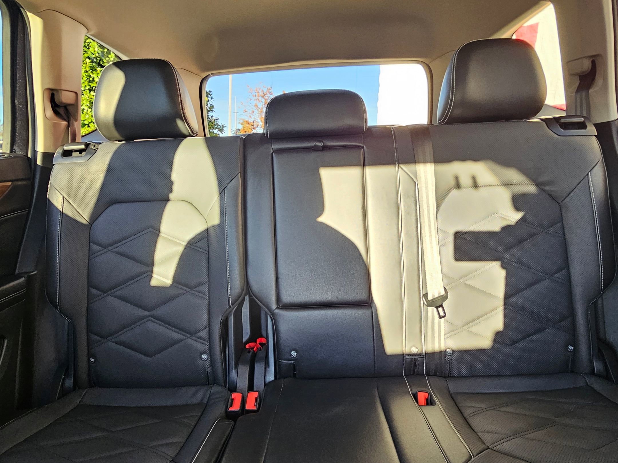 Used 2024 Volkswagen Atlas SE image 25