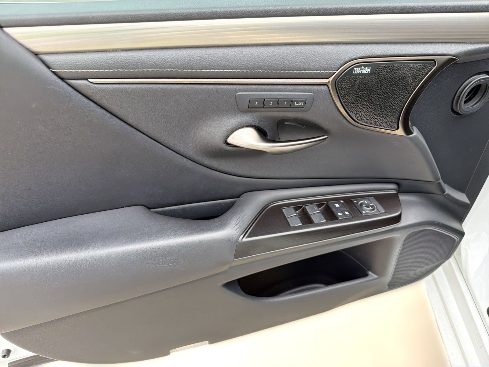 Used 2019 Lexus ES 350 F Sport w/ Accessory Package 2 FWD image 13