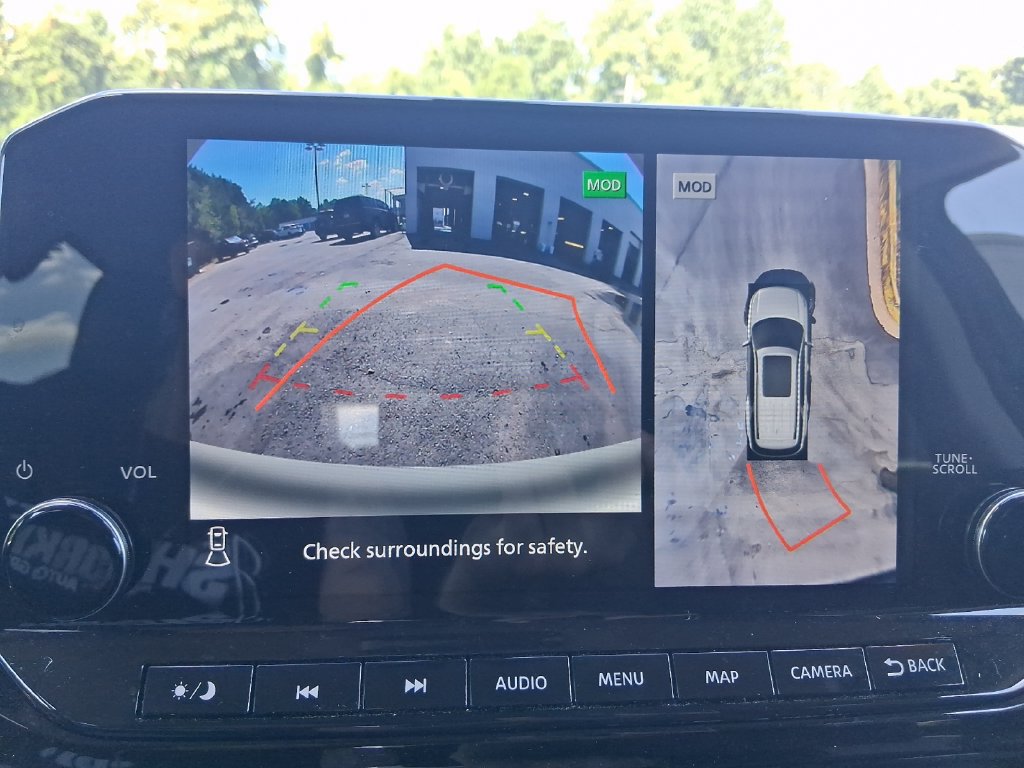Used 2025 Nissan Pathfinder SL FWD image 18