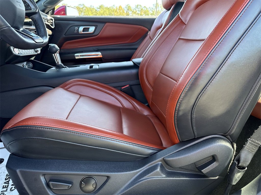 Used 2025 Ford Mustang Premium image 12