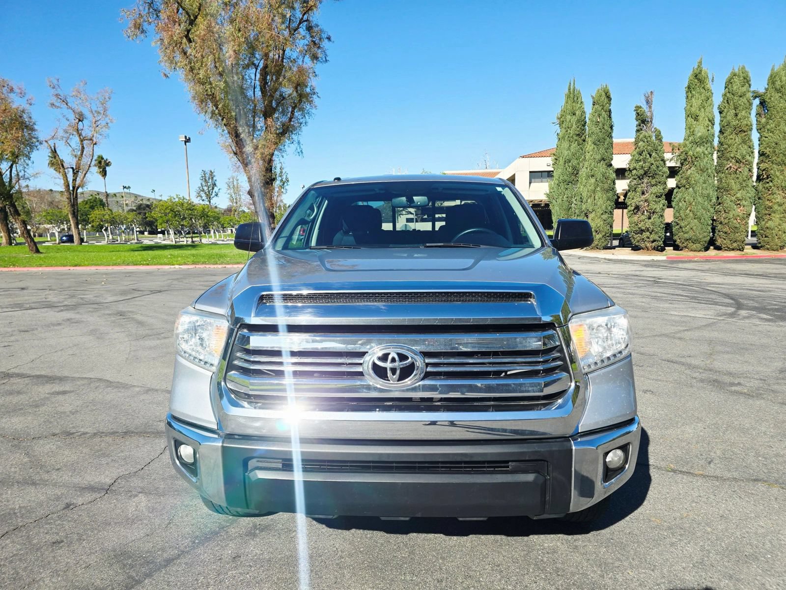 Used 2017 Toyota Tundra SR5 w/ SR5 Upgrade Package RWD image 2