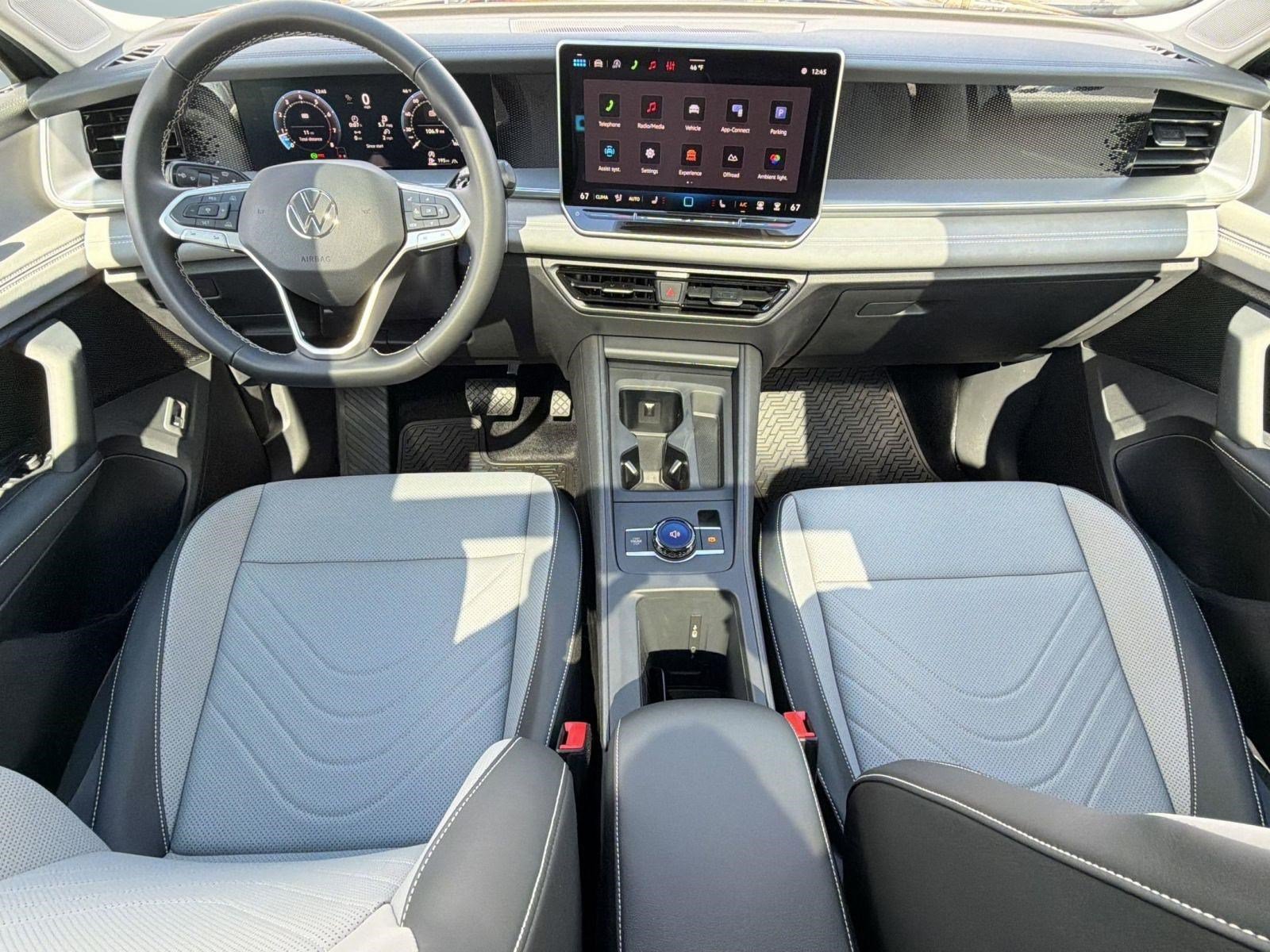 New 2026 Volkswagen Tiguan SE AWD/4WD image 25