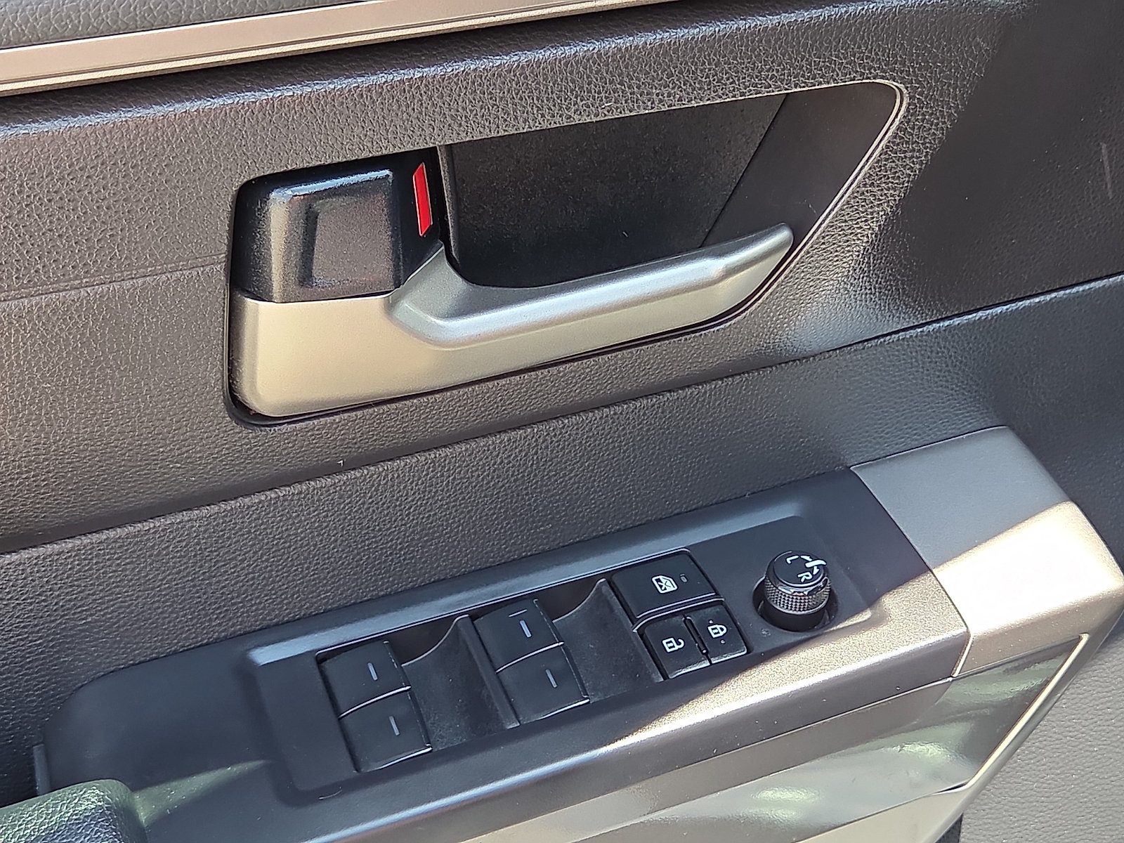 Used 2022 Toyota Tundra SR5 AWD/4WD image 13