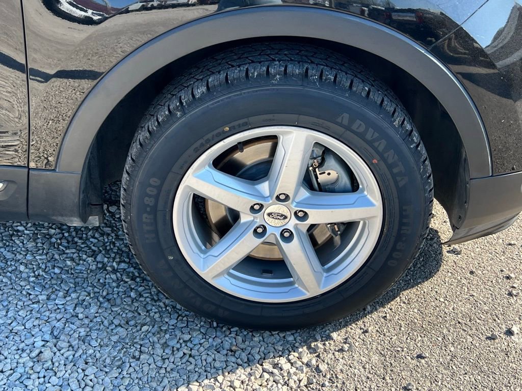 Used 2017 Ford Explorer XLT w/ Equipment Group 202A image 9