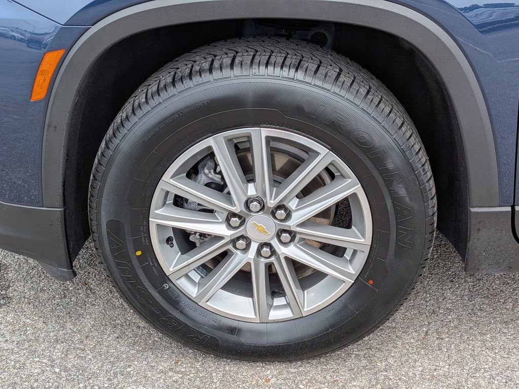 Used 2023 Chevrolet Traverse LT FWD image 11