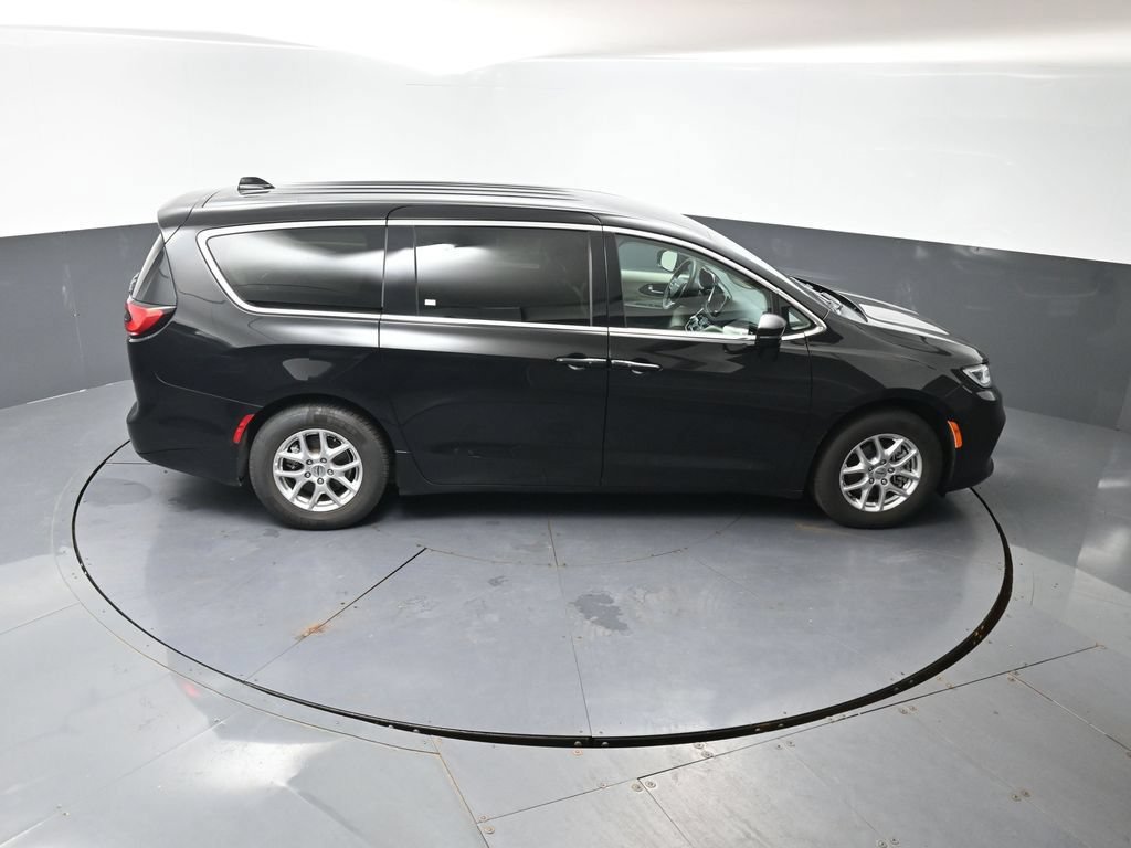 Used 2024 Chrysler Pacifica Touring-L FWD image 49