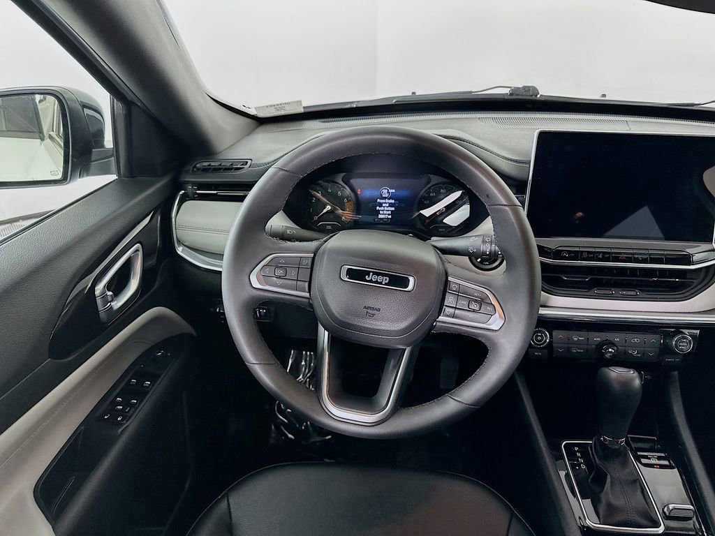 Certified 2024 Jeep Compass Limited image 32