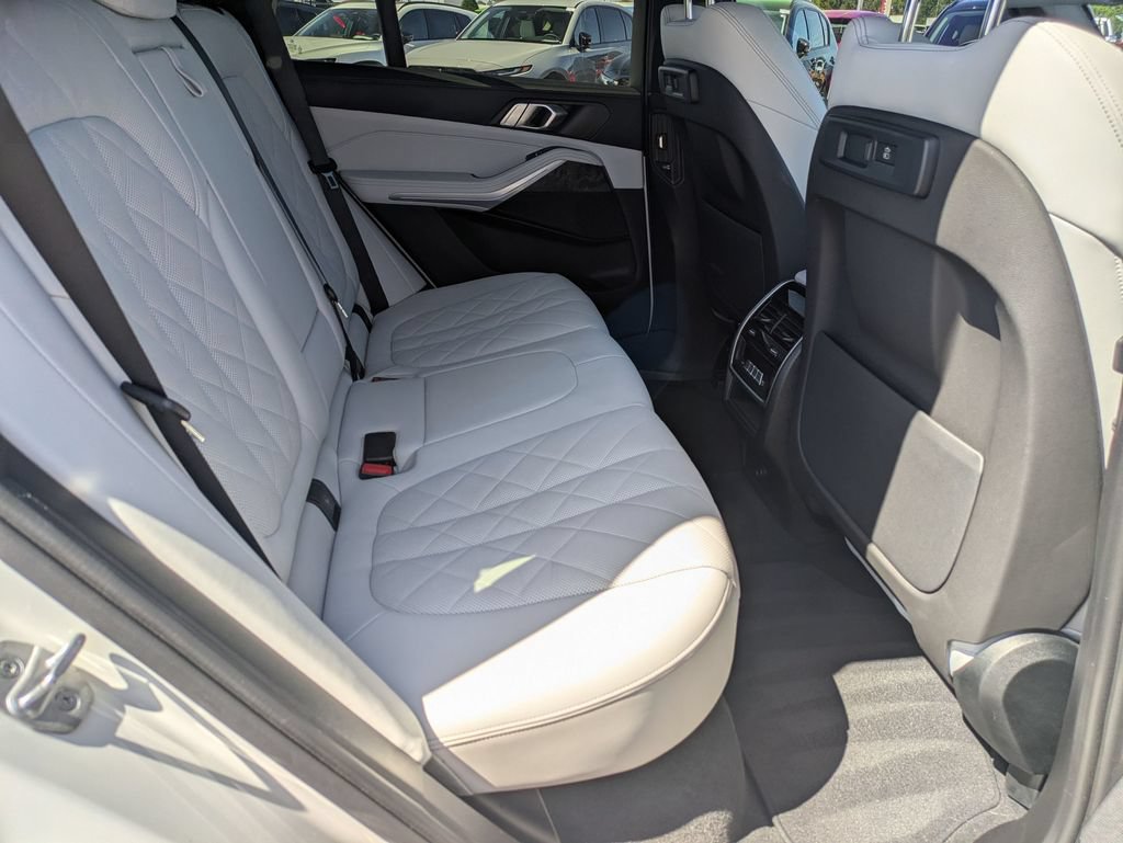 Used 2023 BMW X5 xDrive40i w/ Premium Package AWD/4WD image 21