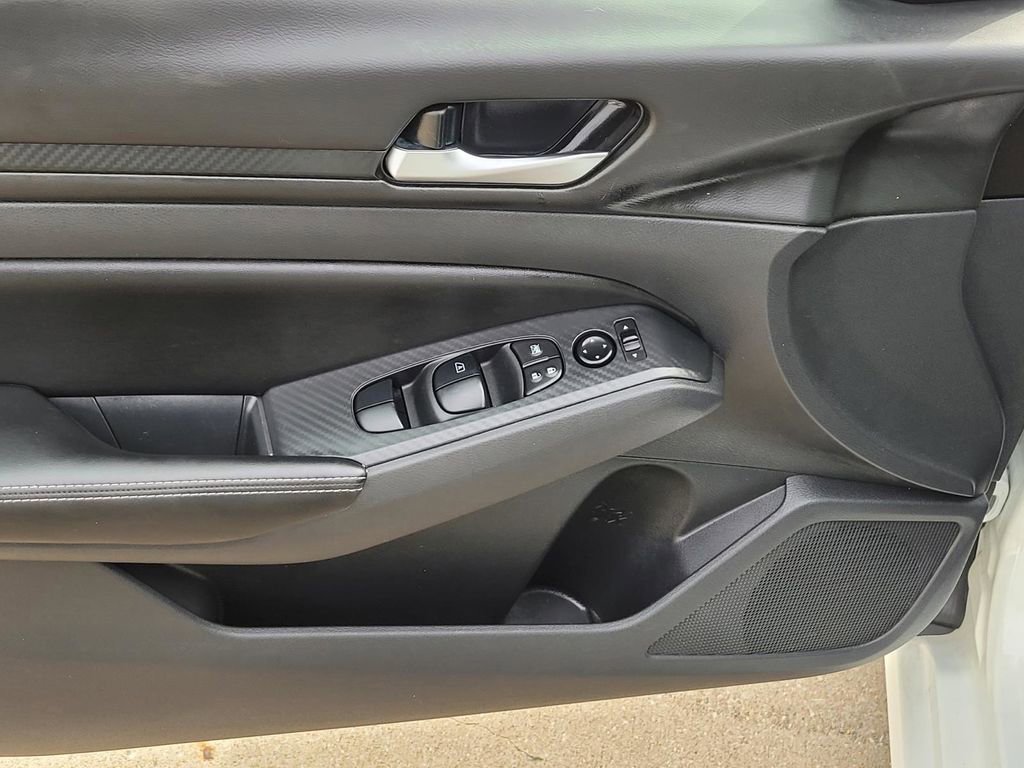 Used 2024 Nissan Altima 2.5 SV image 18