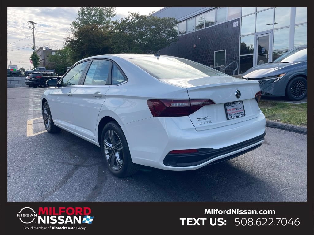 Used 2023 Volkswagen Jetta SE FWD image 3