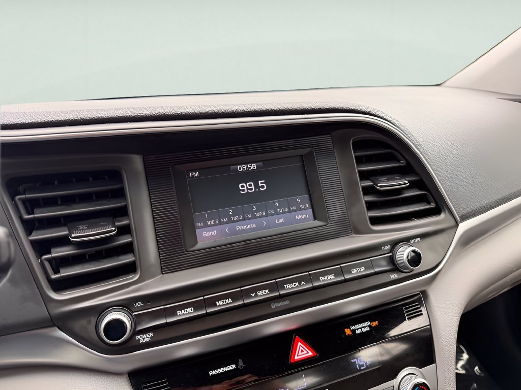 Used 2020 Hyundai Elantra SE FWD image 22