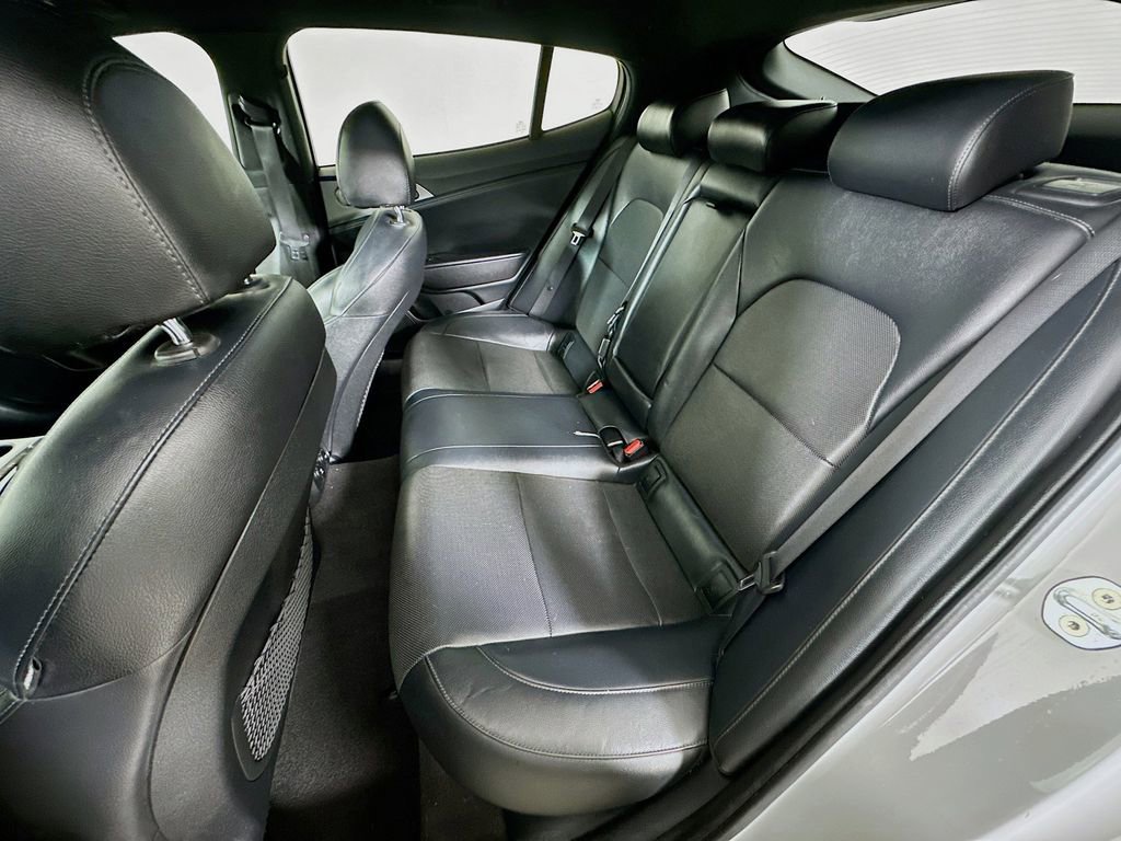 Certified 2019 Kia Stinger GT1 image 32