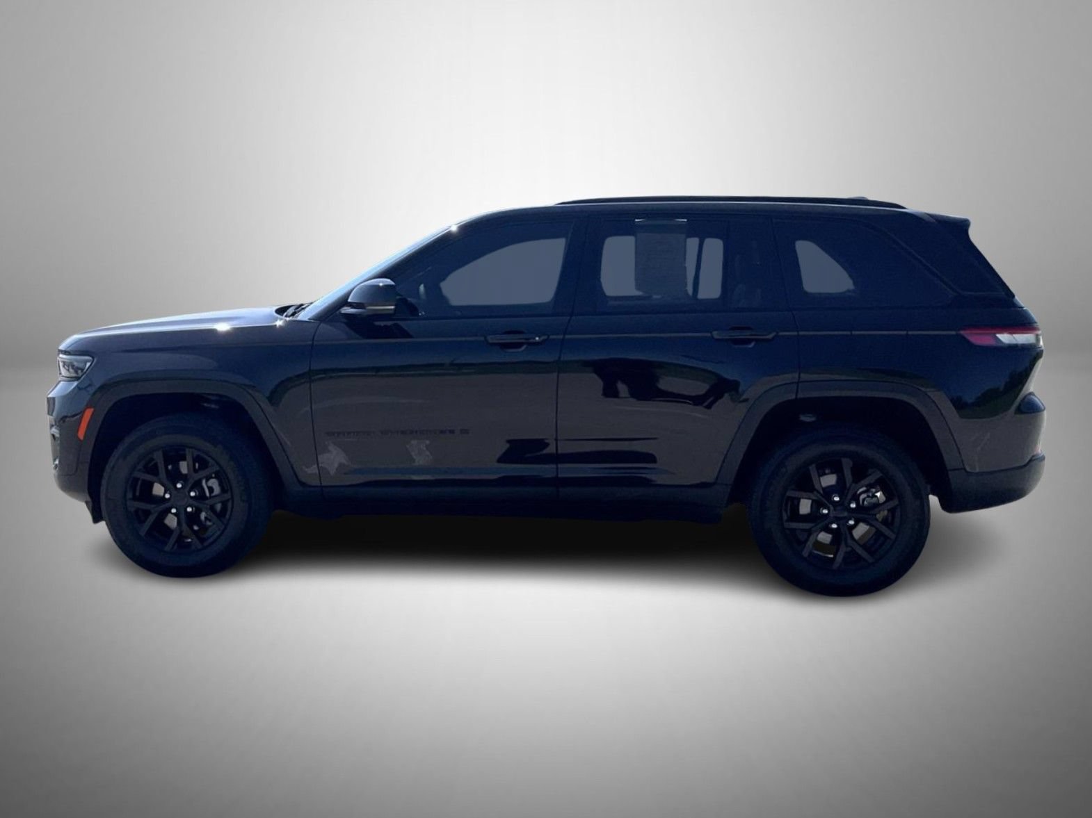 Used 2024 Jeep Grand Cherokee Altitude AWD/4WD image 8