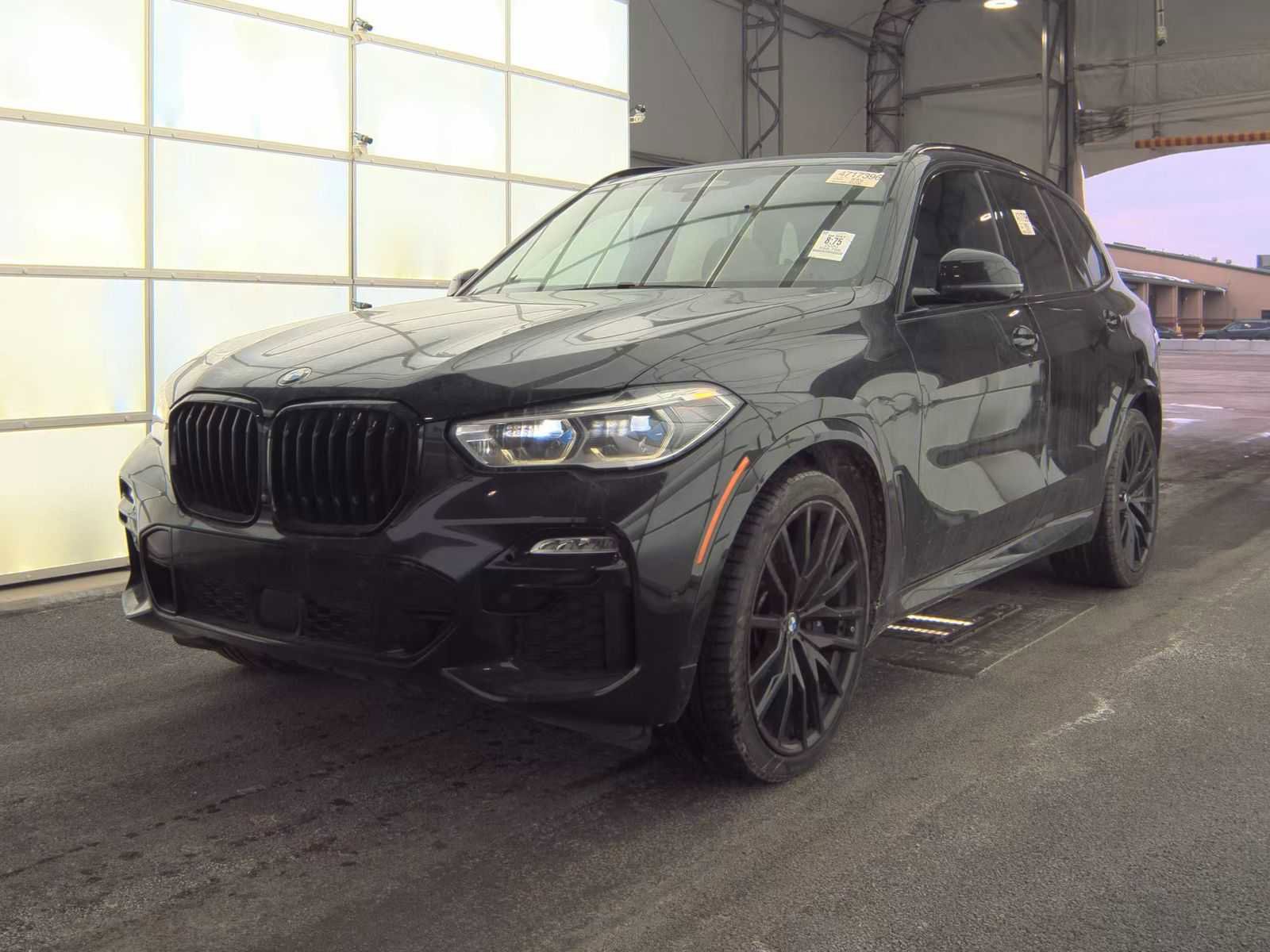 Used 2020 BMW X5 M50i w/ Executive Package image 2