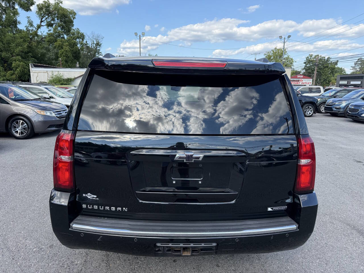 Used 2017 Chevrolet Suburban Premier image 2
