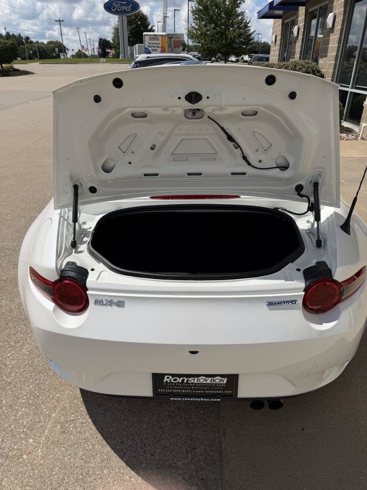 Used 2023 MAZDA MX-5 Miata Grand Touring RWD image 9