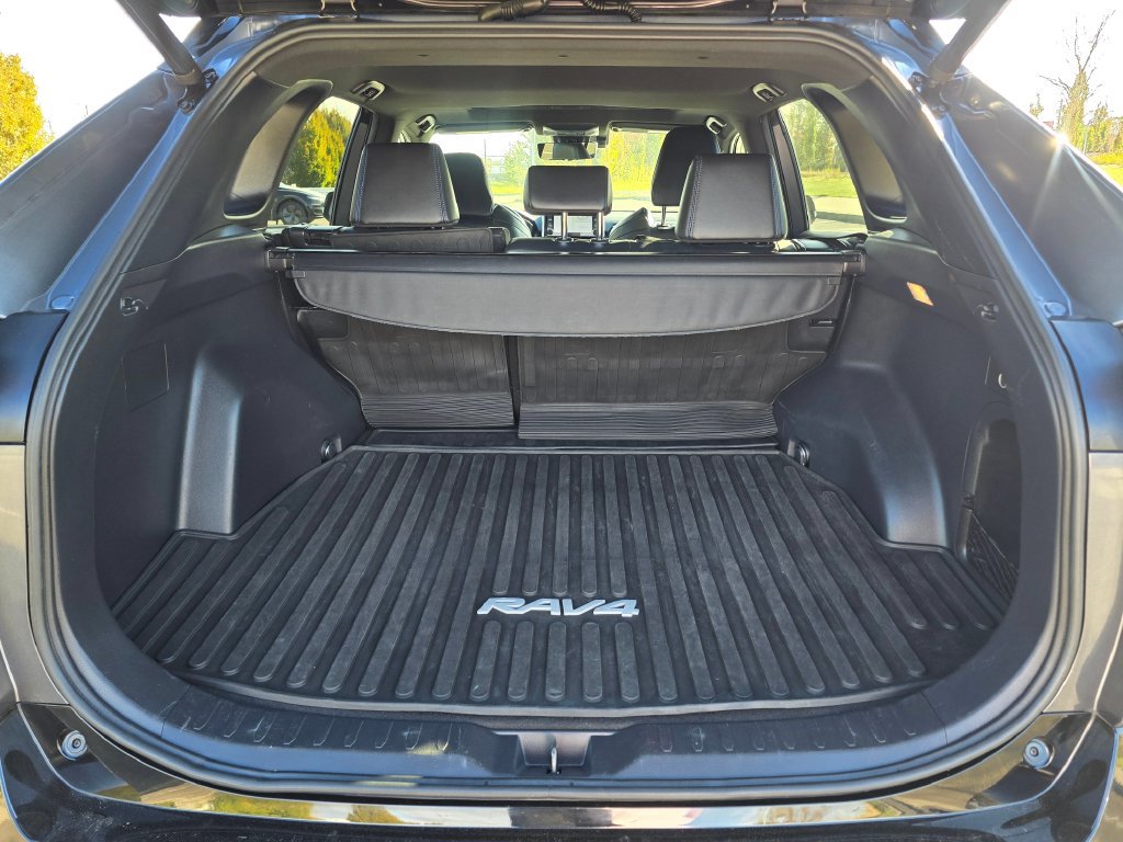 Used 2021 Toyota RAV4 XSE w/ XSE Grade Weather Package AWD/4WD image 16