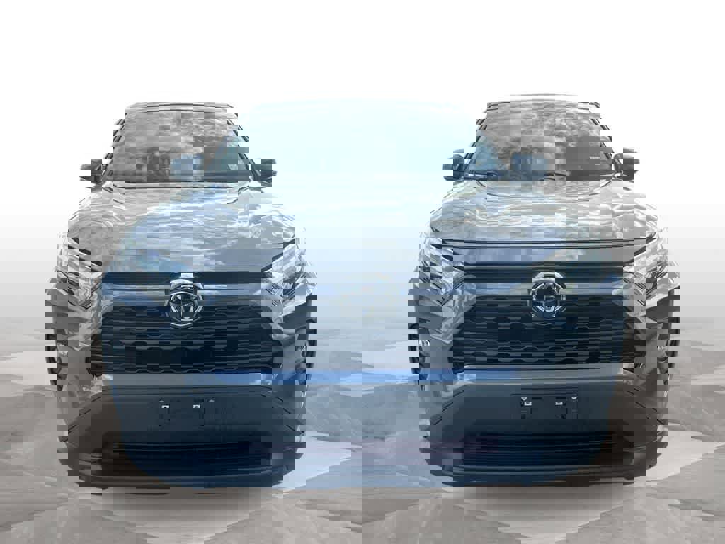 Used 2023 Toyota RAV4 LE FWD image 3