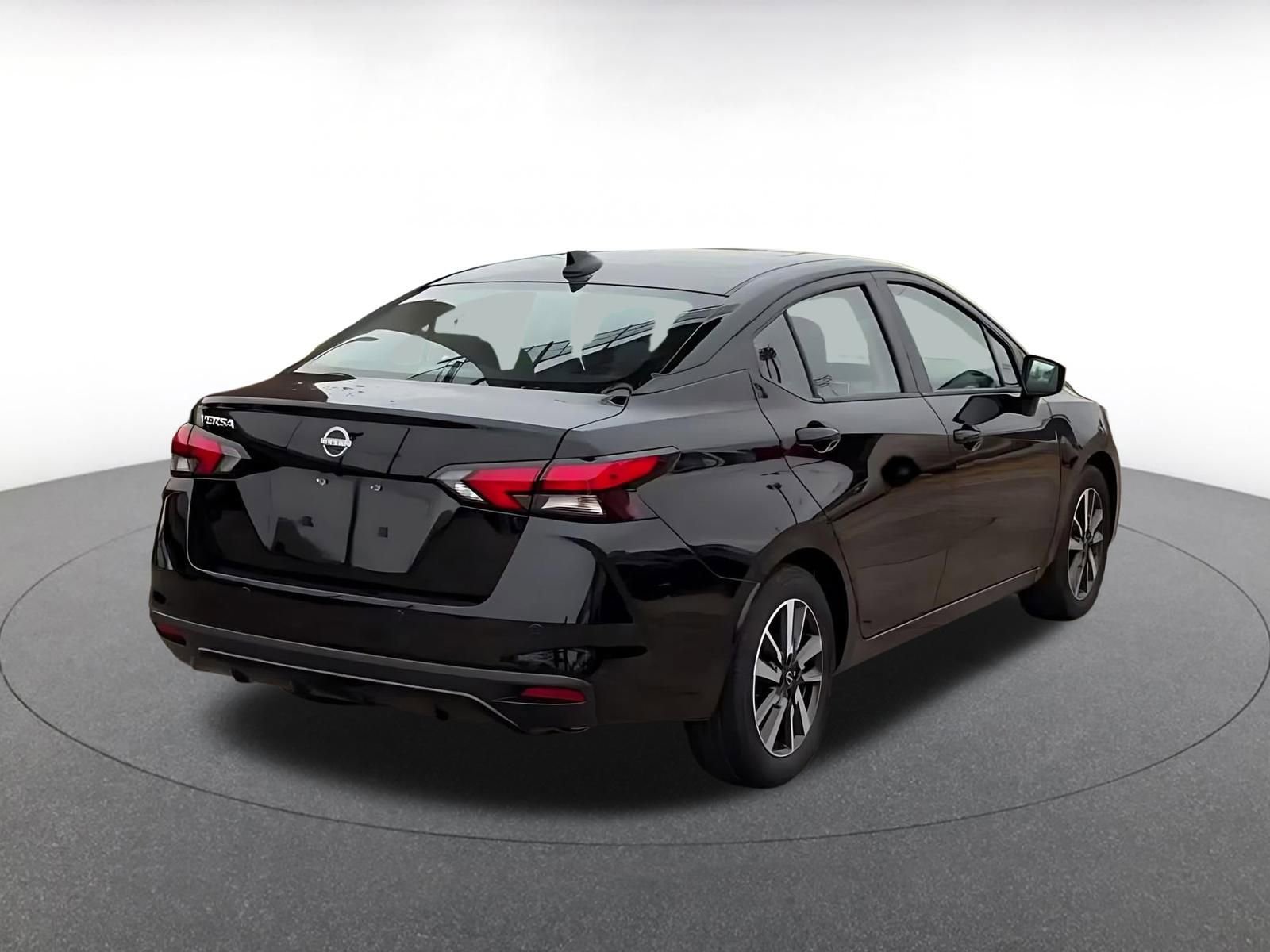 Used 2025 Nissan Versa SV image 11