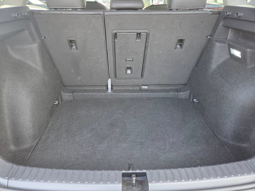 Used 2024 Volkswagen Taos SE FWD image 24