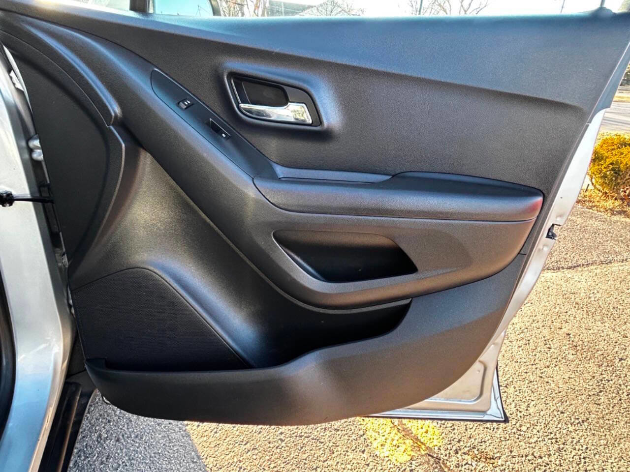 Used 2020 Chevrolet Trax LS w/ Tint and Cruise Package image 28