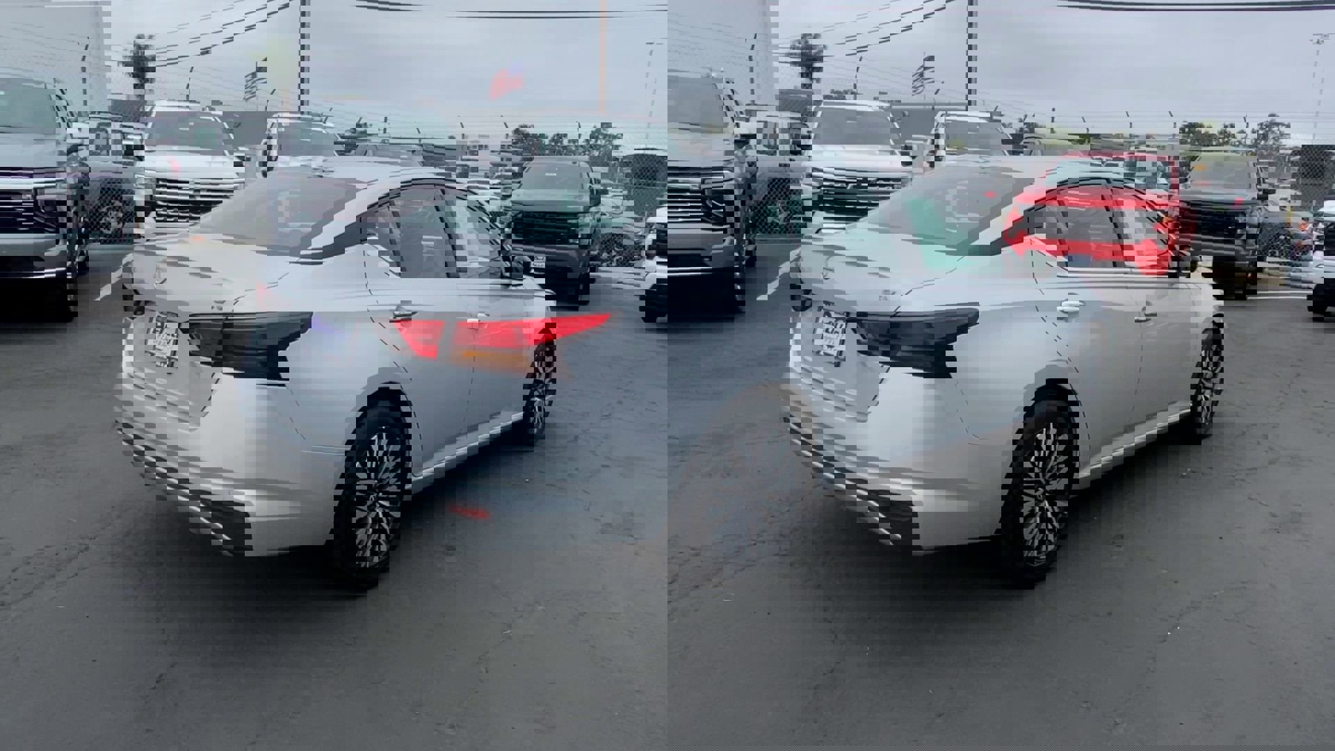 Used 2024 Nissan Altima 2.5 SV image 12