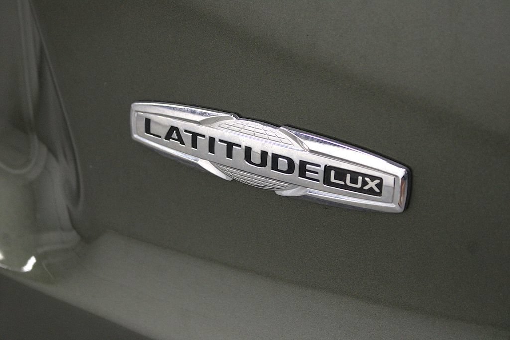 Certified 2021 Jeep Cherokee Latitude Lux w/ Sun & Sound Group AWD/4WD image 40