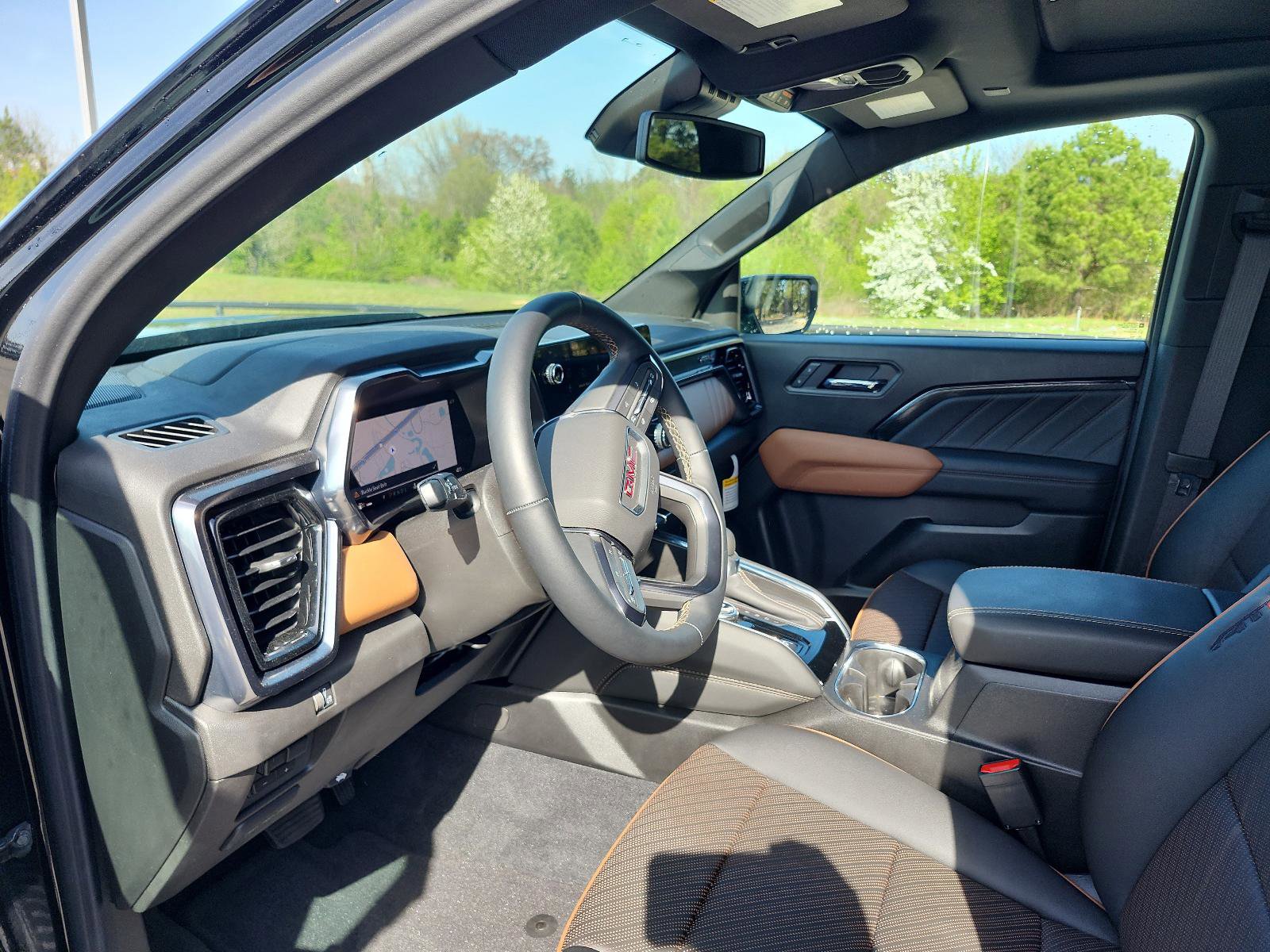 Used 2025 GMC Canyon AT4 w/ Nightfall Edition image 13