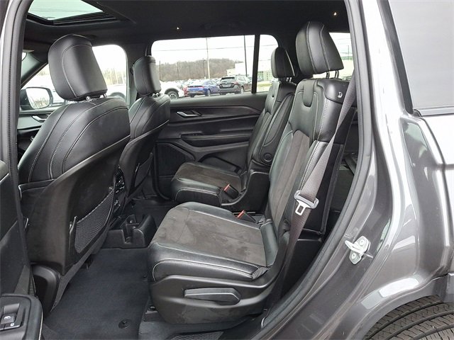 Used 2023 Jeep Grand Cherokee L Laredo image 14