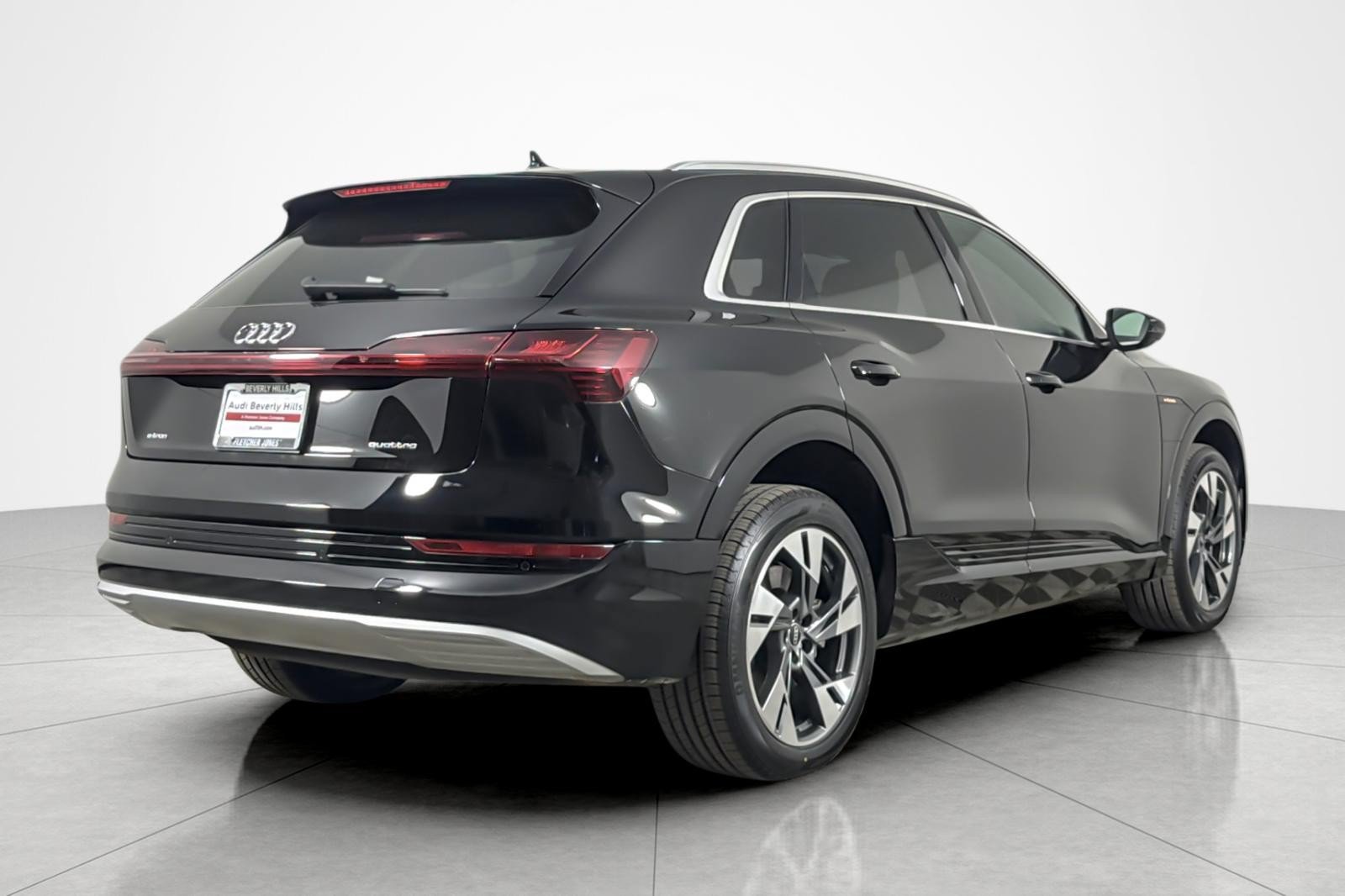 Used 2022 Audi e-tron Premium AWD/4WD image 5