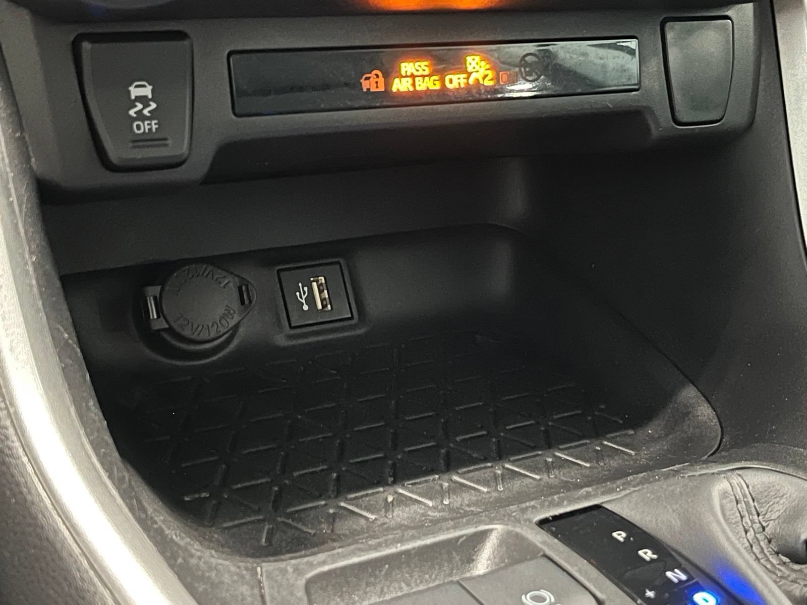 Used 2025 Toyota RAV4 LE AWD/4WD image 26