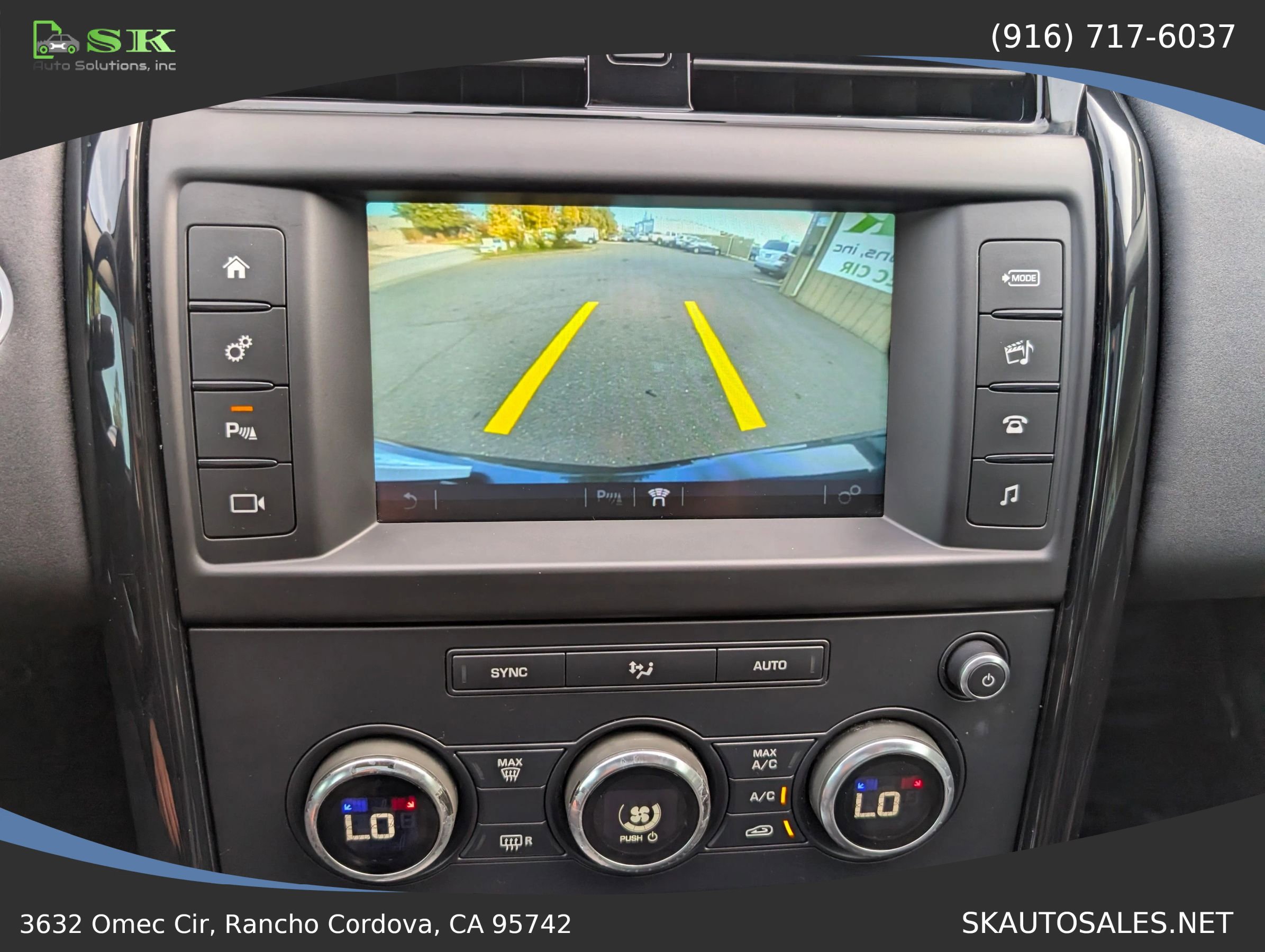 Used 2017 Land Rover Discovery SE image 22