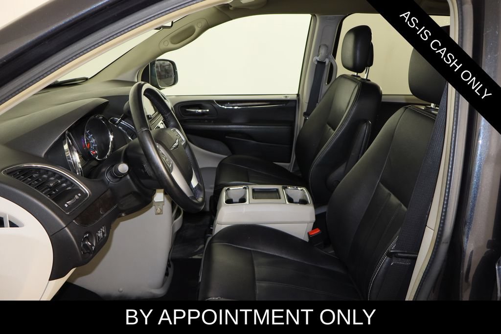 Used 2014 Chrysler Town & Country Touring FWD image 10