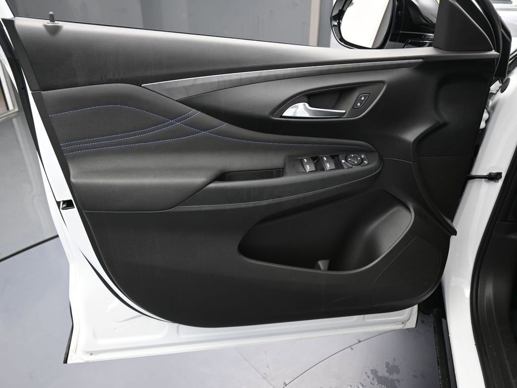 Used 2024 Buick Envista Sport Touring w/ Experience Buick Package image 13