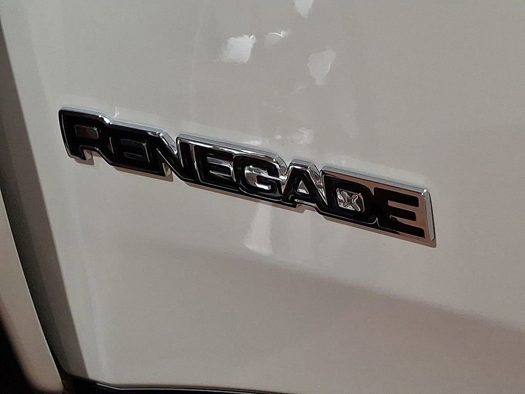 Used 2020 Jeep Renegade Latitude w/ Cold Weather Group image 30