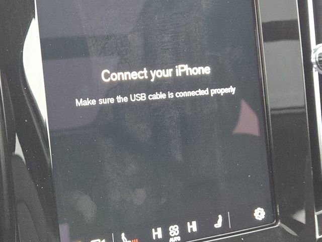 Used 2025 Volvo XC40 B5 Plus image 10