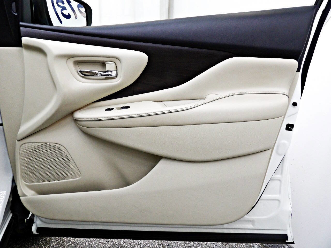 Used 2019 Nissan Murano Platinum w/ Cargo Package image 16