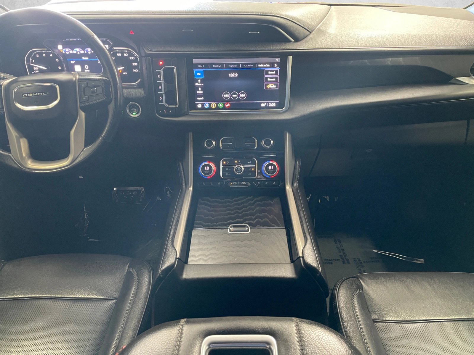 Used 2021 GMC Yukon Denali w/ Denali Premium Package AWD/4WD image 16