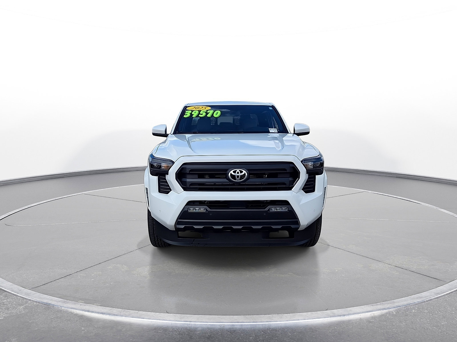 Used 2025 Toyota Tacoma SR5 w/ SR5 Upgrade Package AWD/4WD image 3