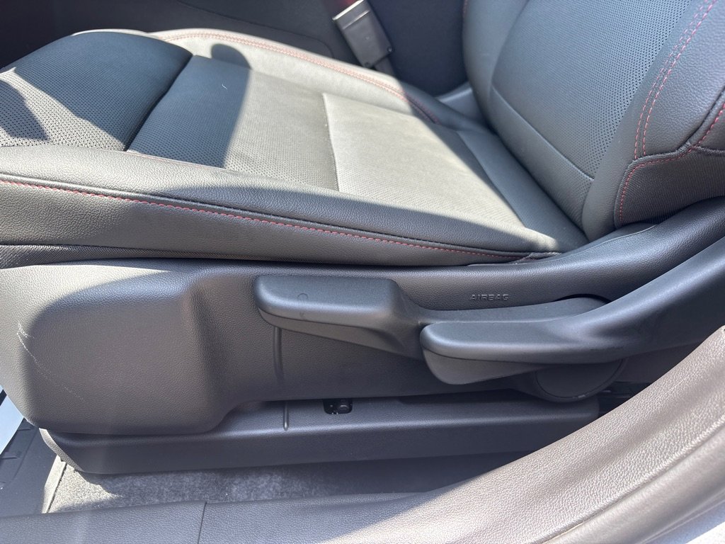 Used 2025 Chevrolet Trax RS w/ Sunroof Package image 13