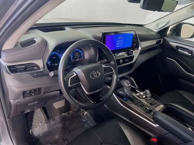 Used 2023 Toyota Highlander Platinum image 11