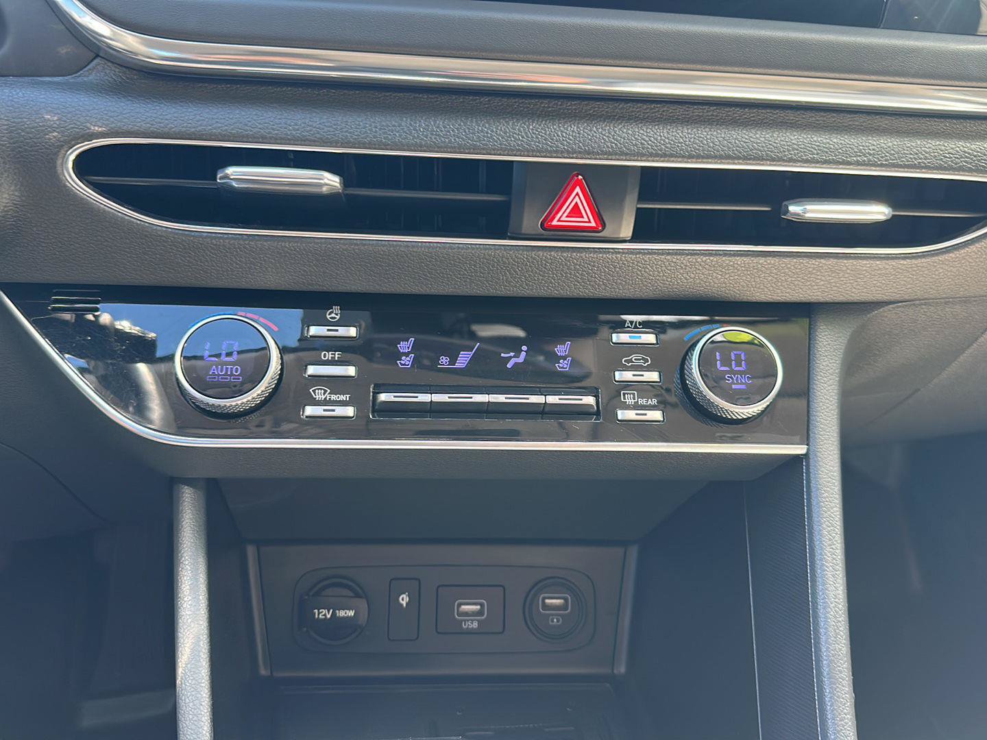 Used 2021 Hyundai Sonata Limited w/ Preferred Accessory Package FWD image 17