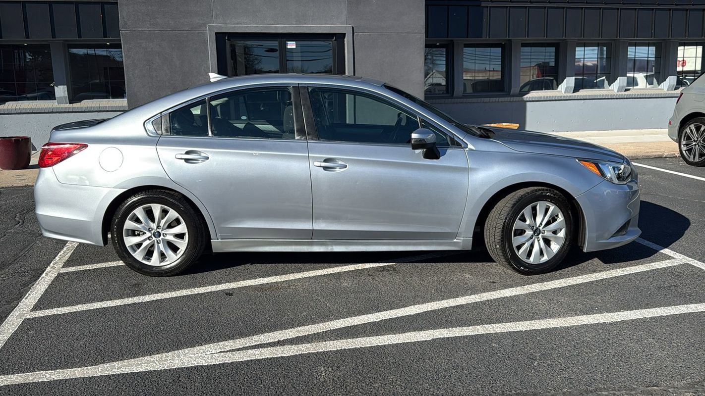 Used 2017 Subaru Legacy 2.5i Premium AWD/4WD image 2