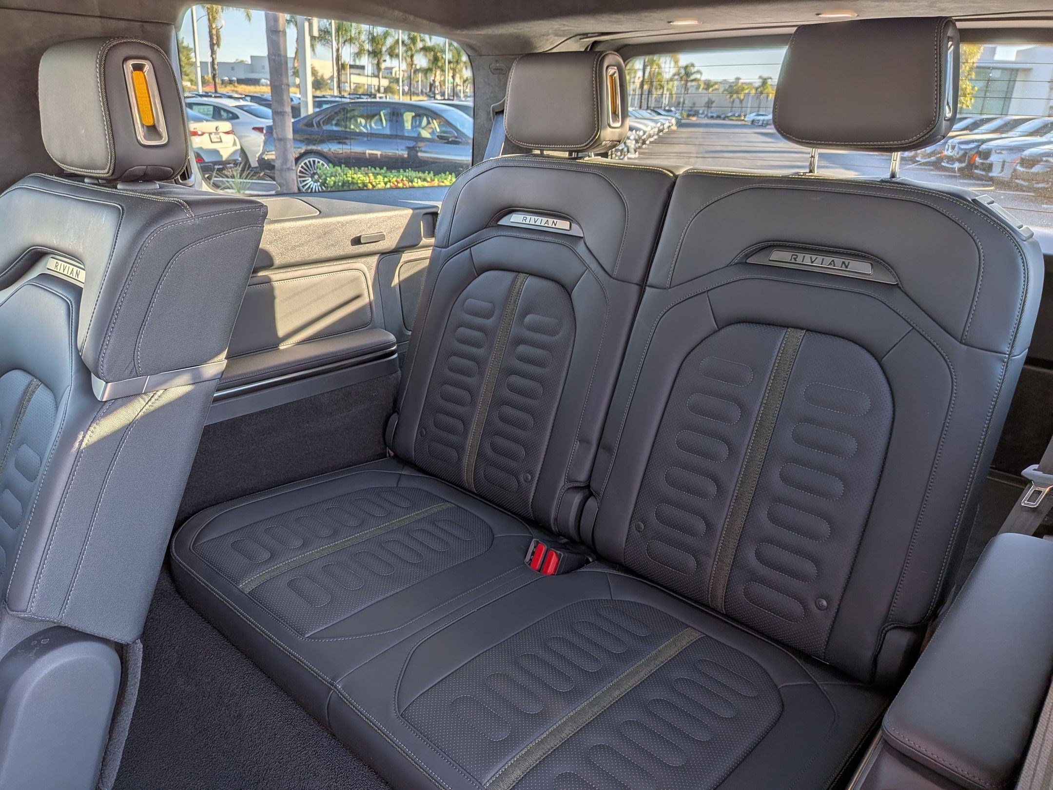 Used 2022 Rivian R1S Launch Edition image 30
