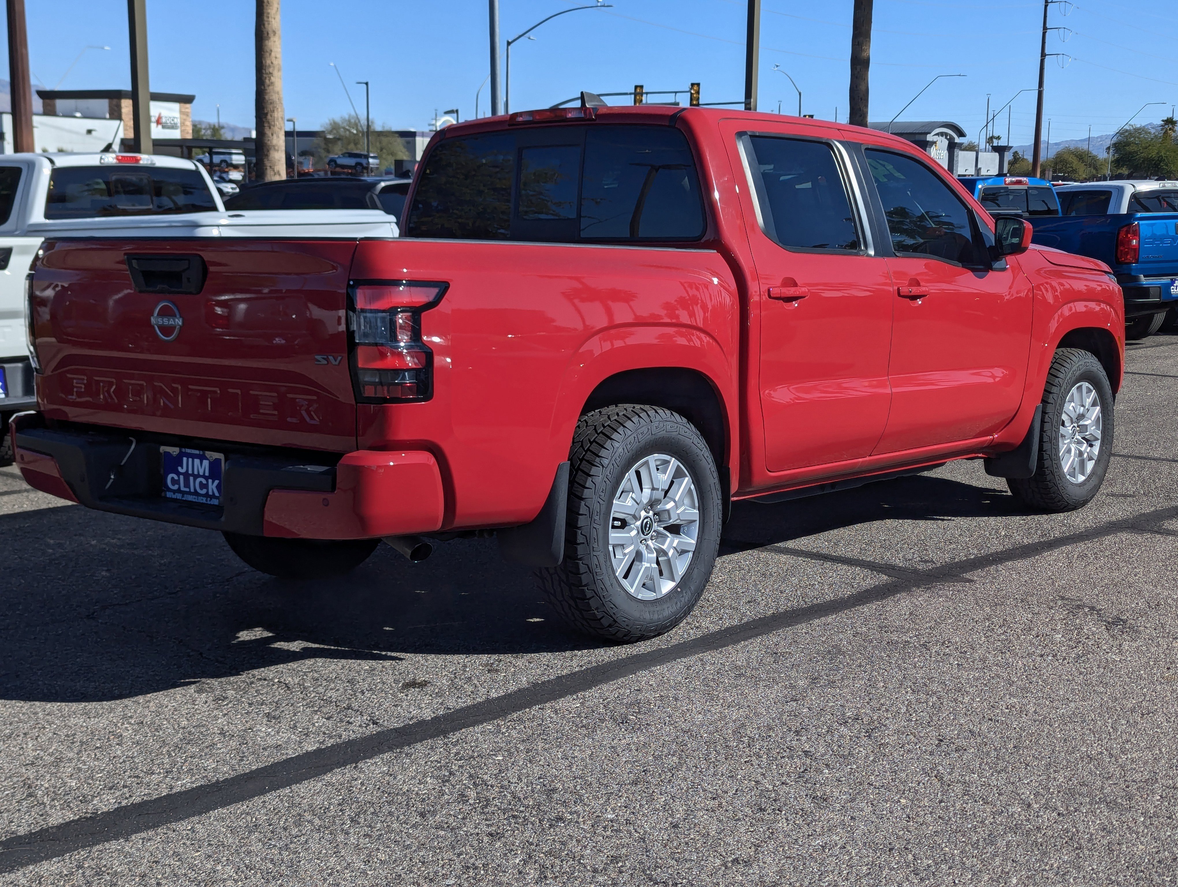 Used 2022 Nissan Frontier SV image 2