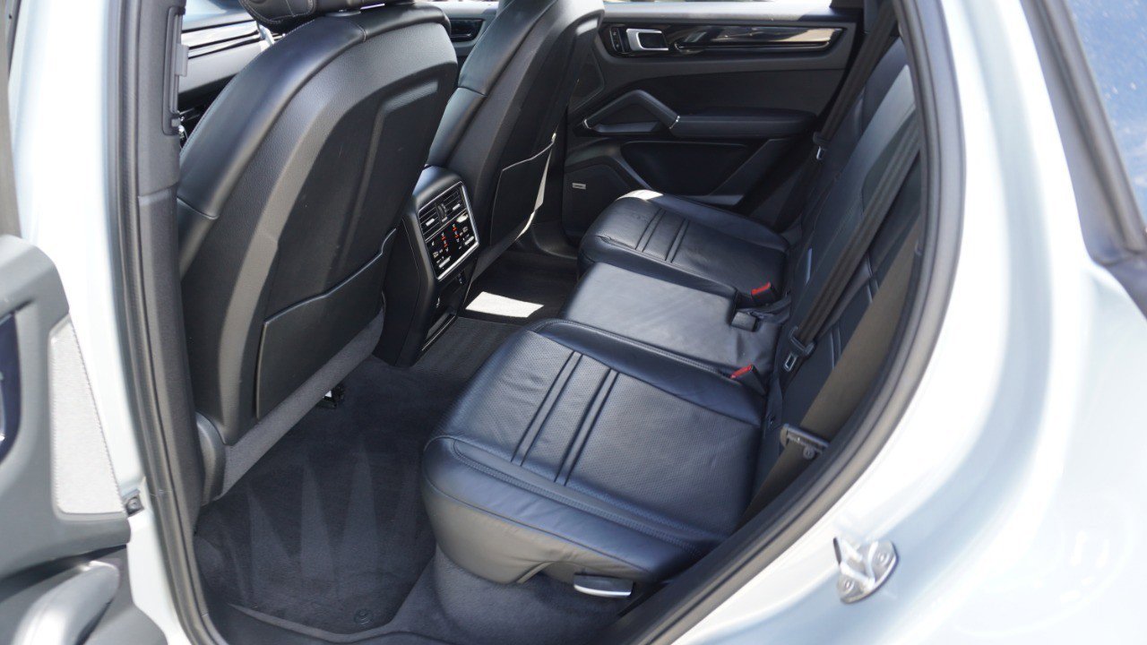 Used 2021 Porsche Cayenne Coupe AWD/4WD image 30