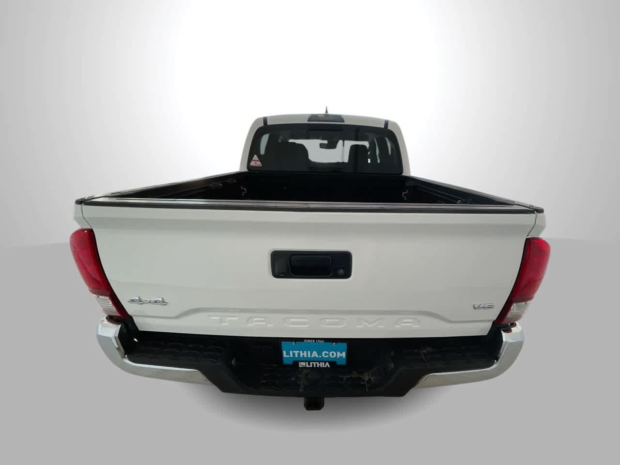 Used 2019 Toyota Tacoma SR5 AWD/4WD image 7