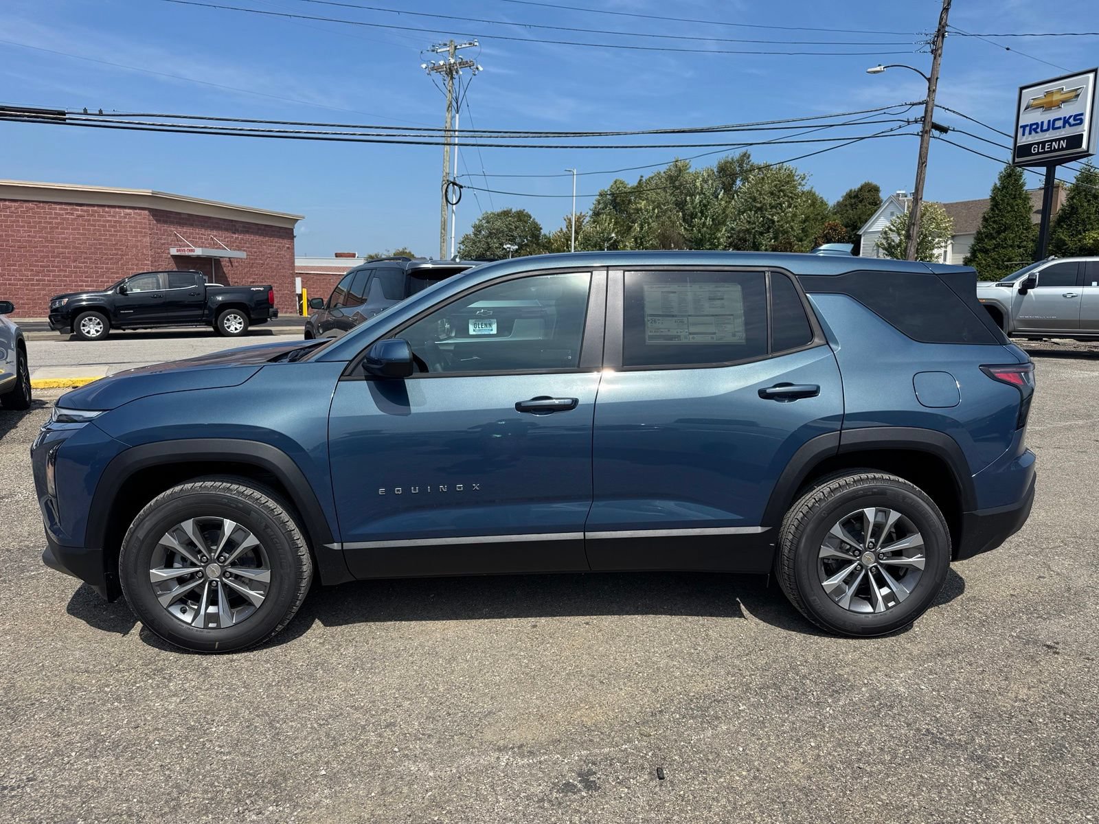 New 2027 Chevrolet Equinox LT AWD/4WD image 3