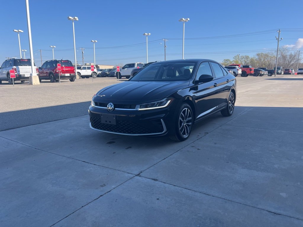 Used 2025 Volkswagen Jetta SE image 1