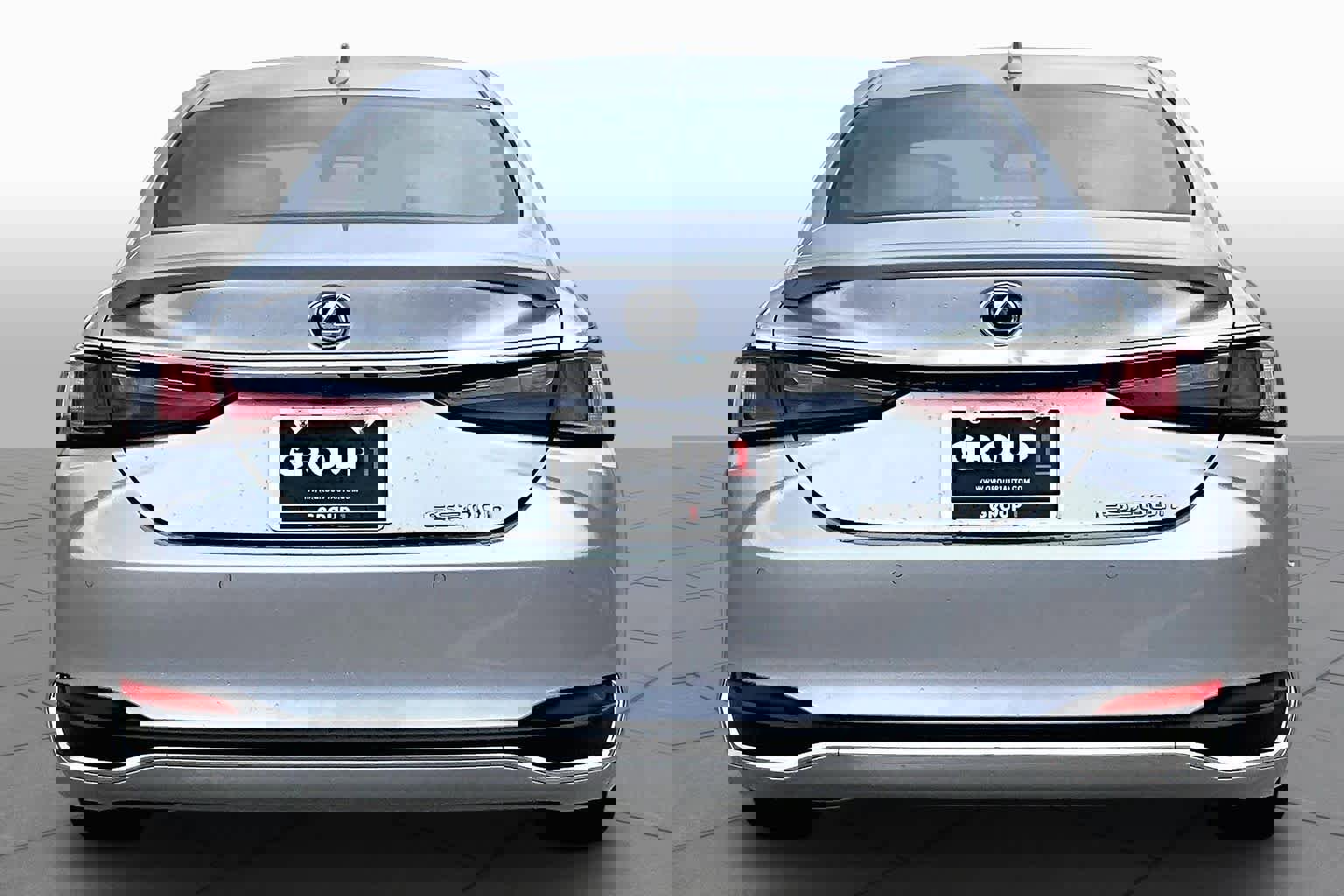 Used 2025 Lexus ES 300h w/ Premium Package image 5